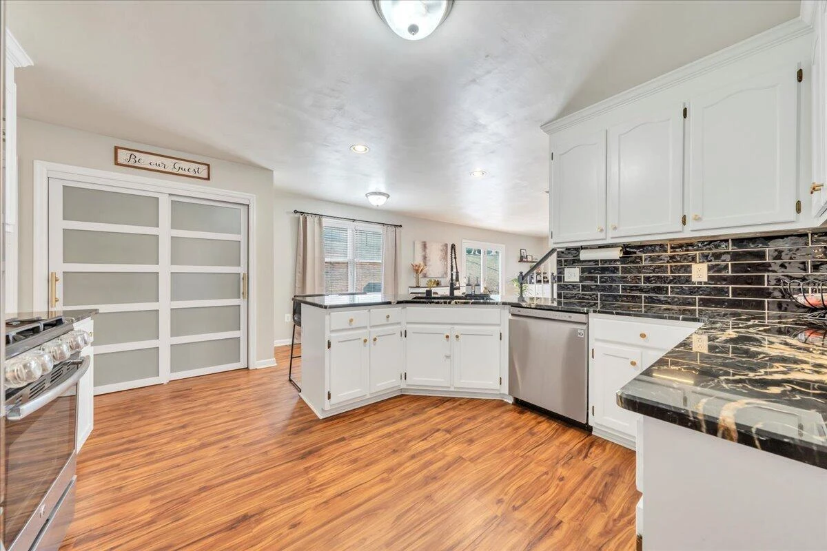 2400 Olde Salem DR - Photo 25