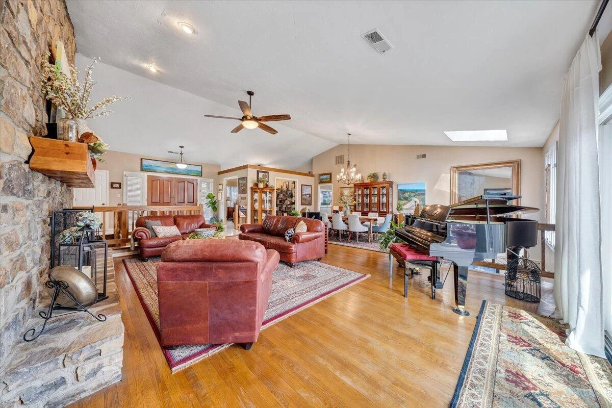 4921 Hunting Hills DR - Photo 16
