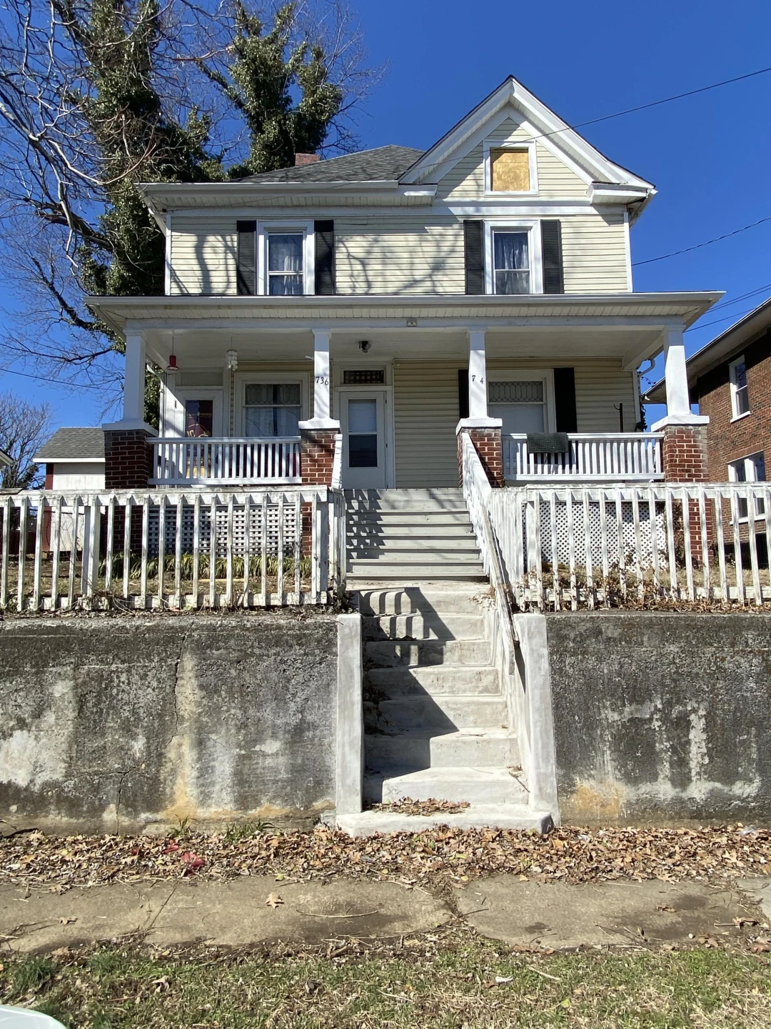 734 Murray AVE