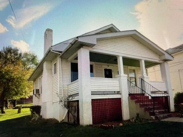 1210 Mercer AVE - Photo 2