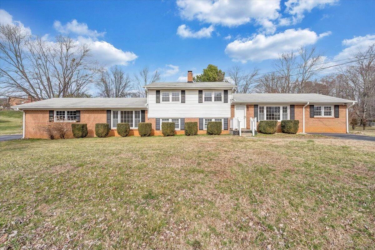 160 Bernard RD - Photo 2