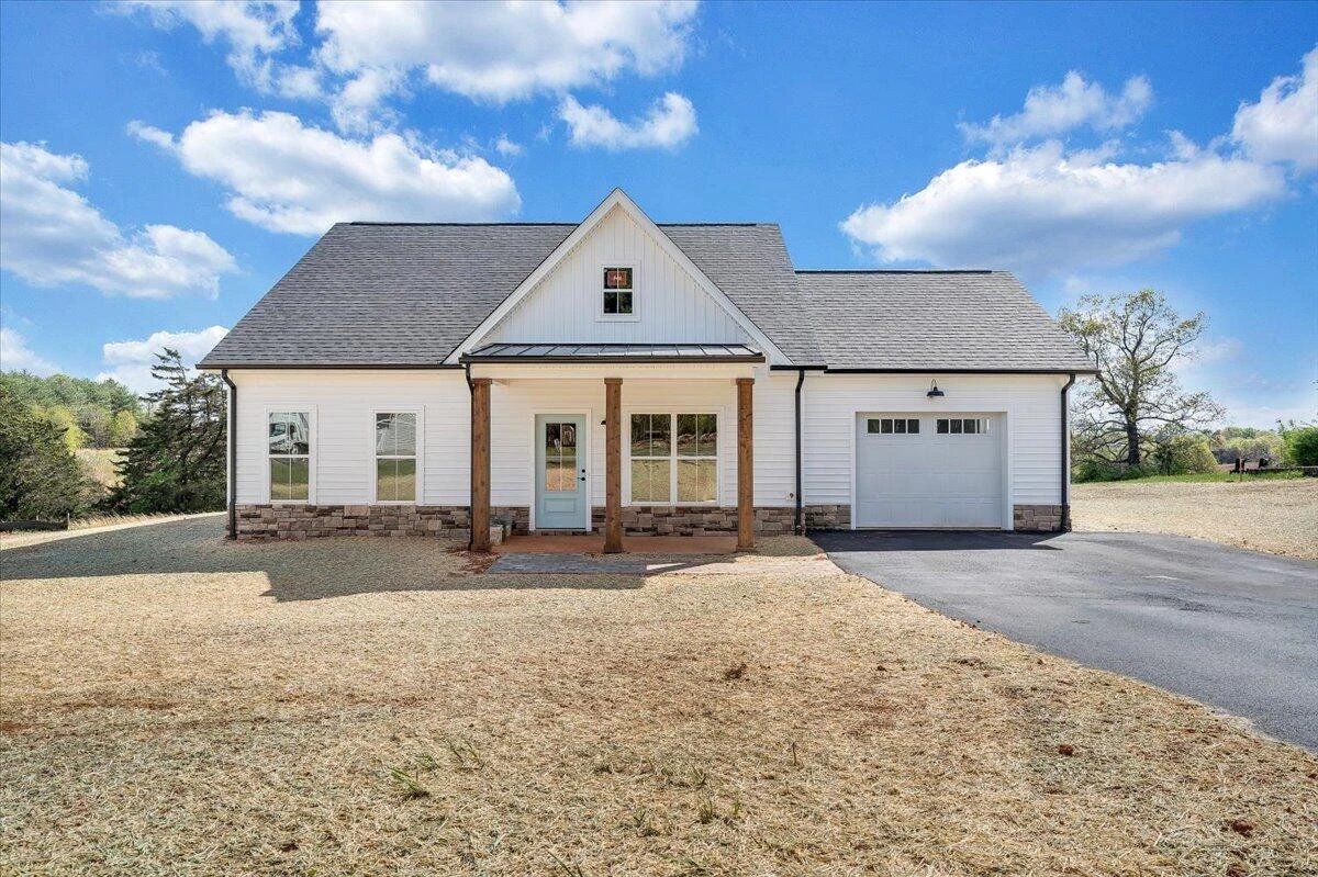 1490 Burnt Chimney RD