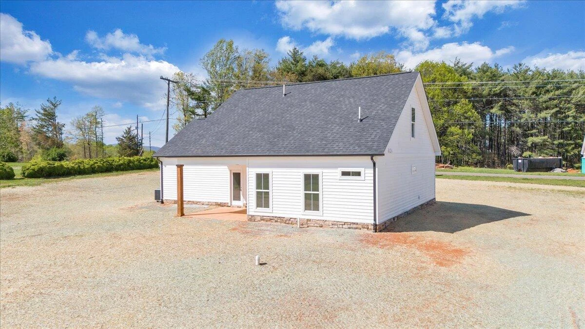 1490 Burnt Chimney RD - Photo 10