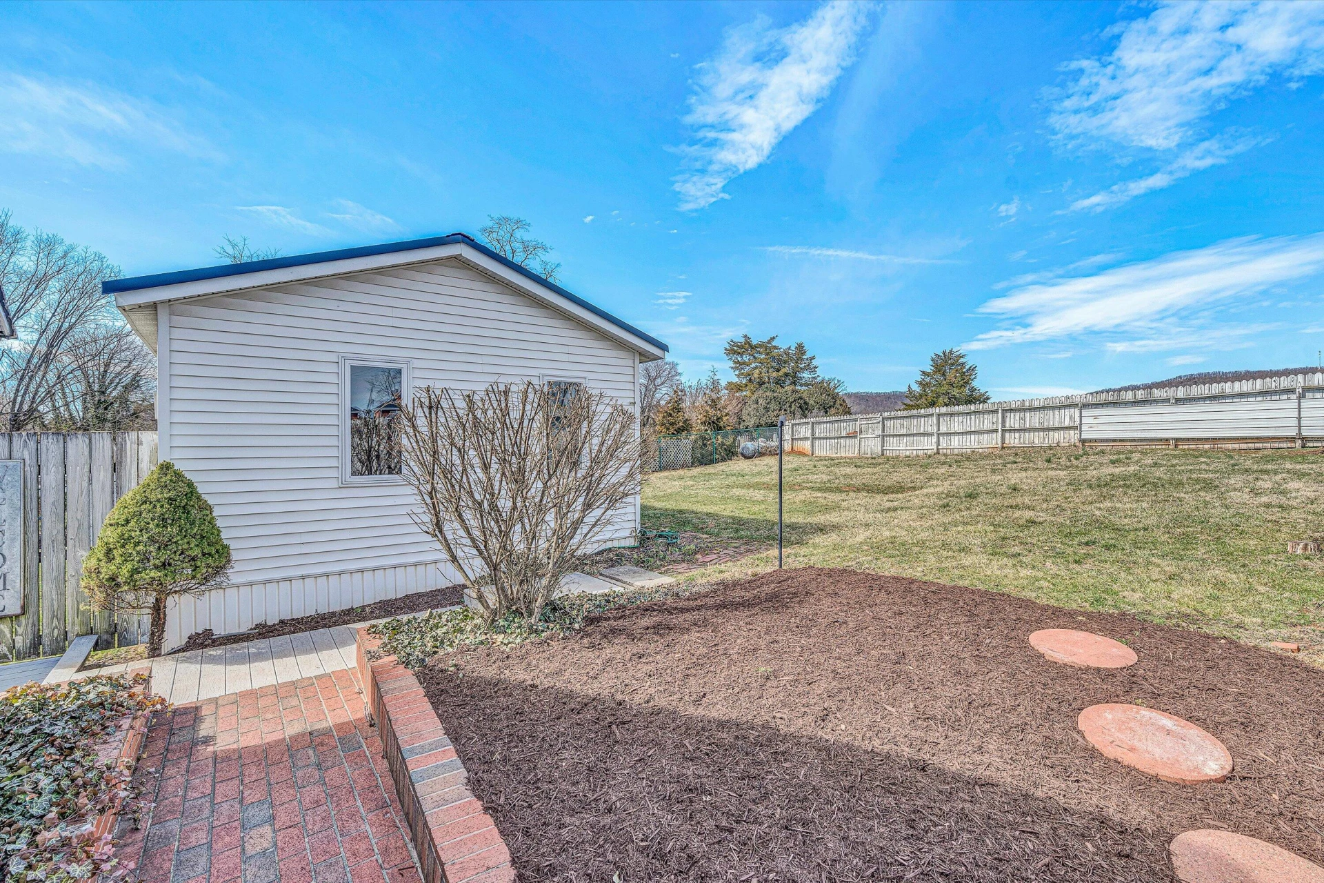 185 CLAIBORNE AVE - Photo 10