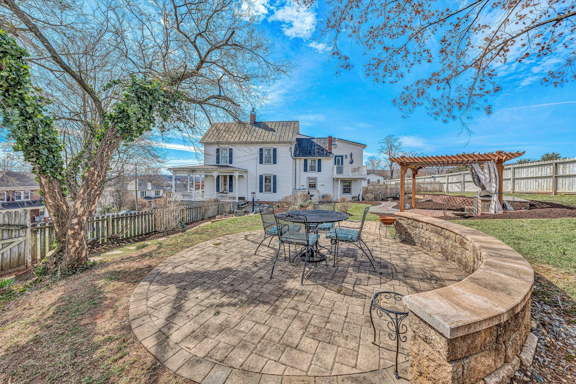 185 CLAIBORNE AVE - Photo 3