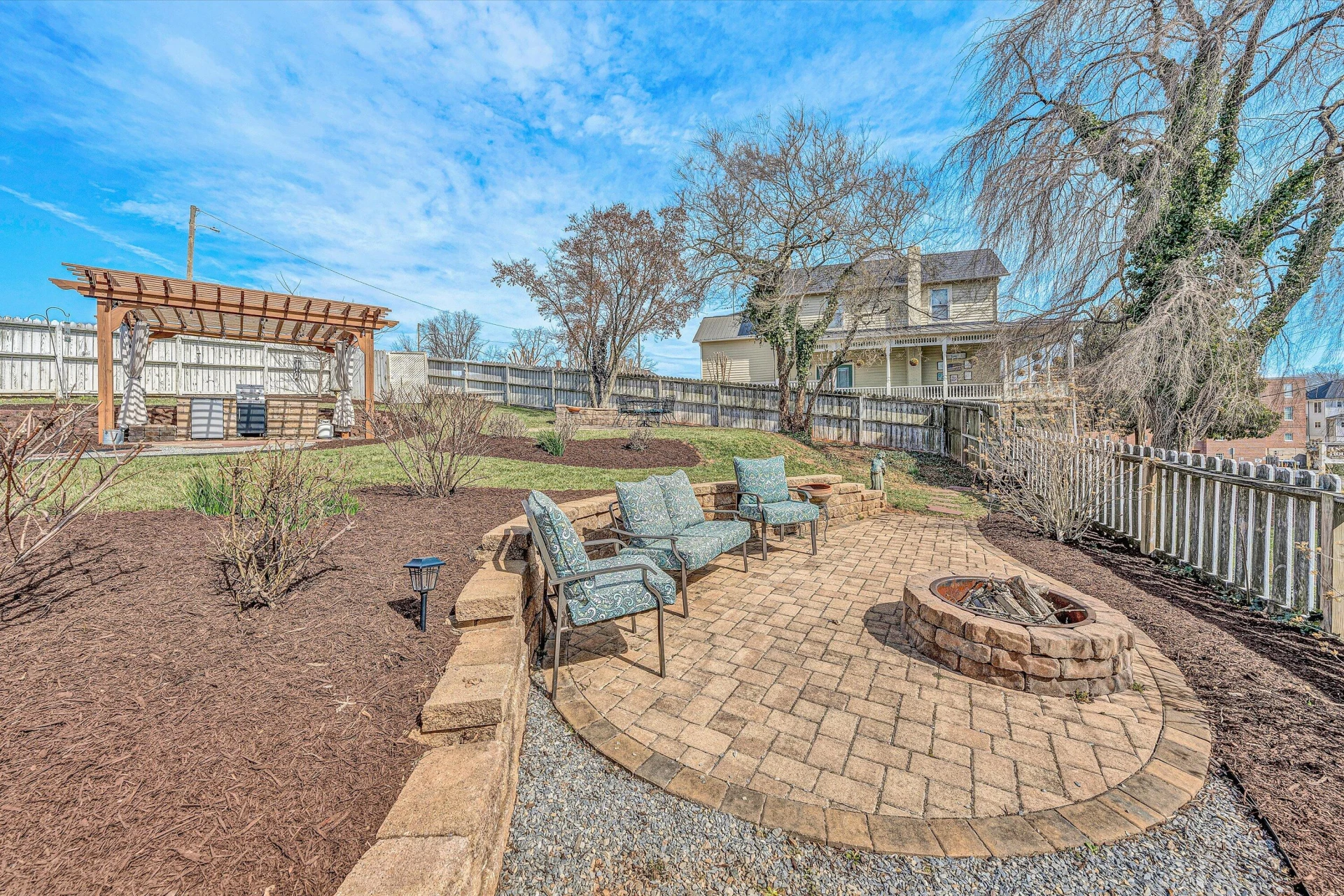 185 CLAIBORNE AVE - Photo 4