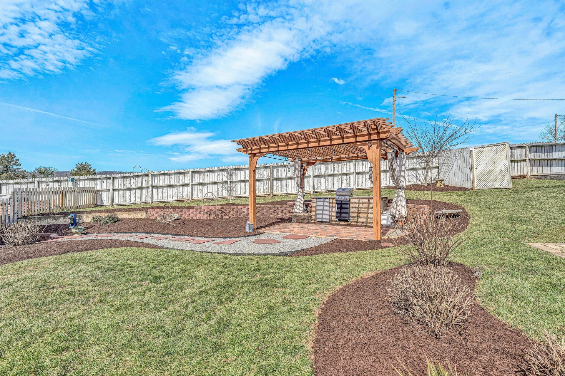 185 CLAIBORNE AVE - Photo 5