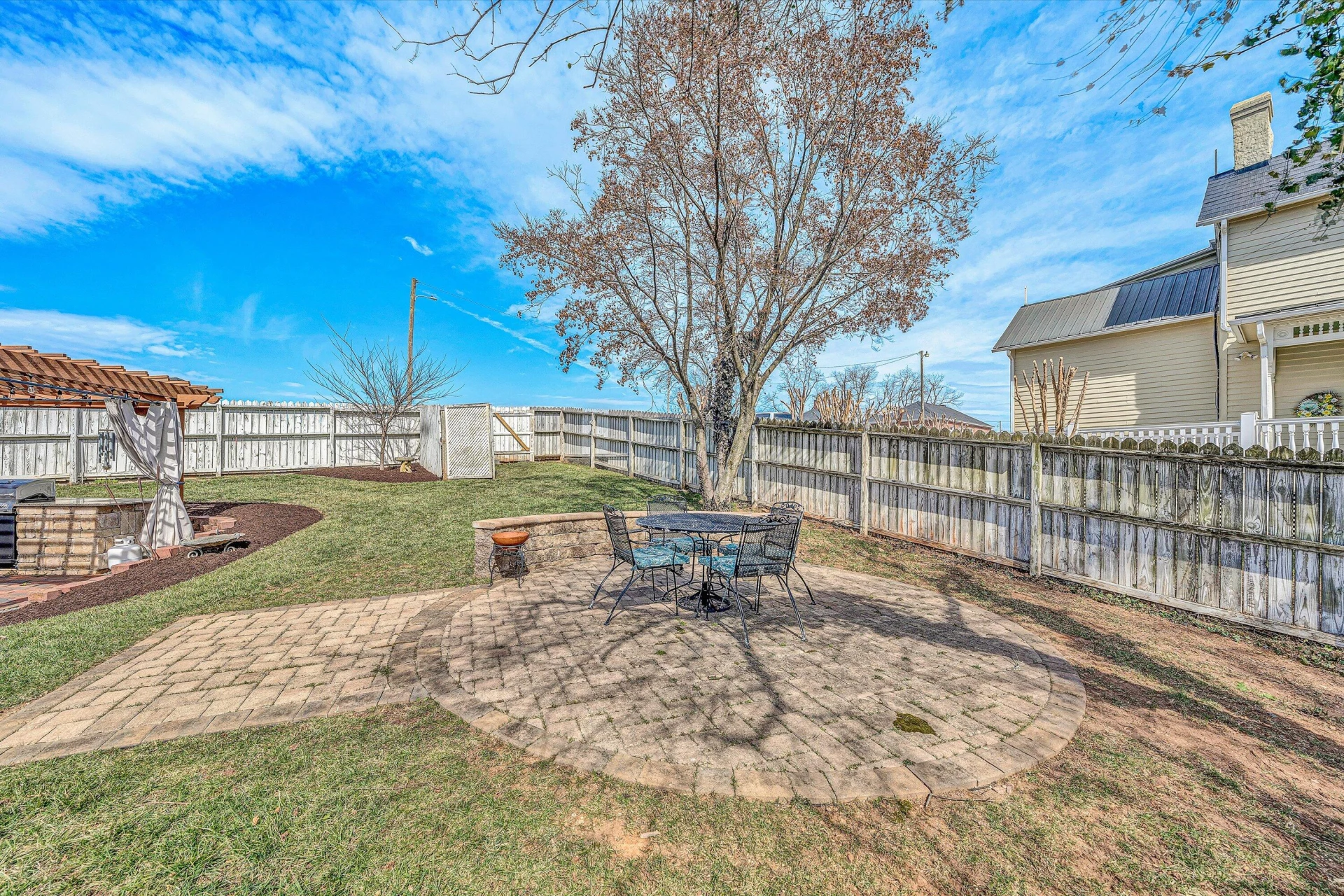 185 CLAIBORNE AVE - Photo 6