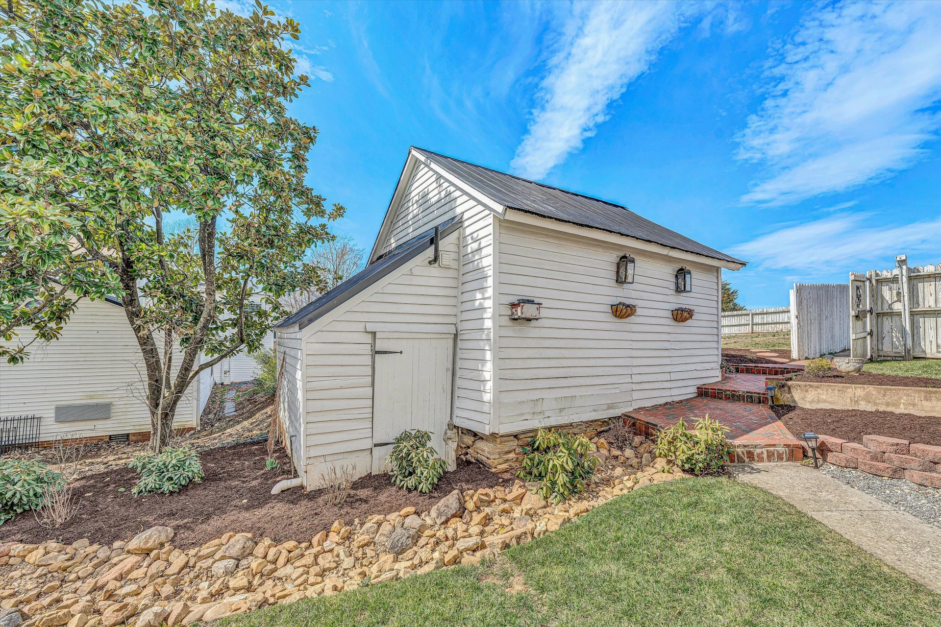 185 CLAIBORNE AVE - Photo 8