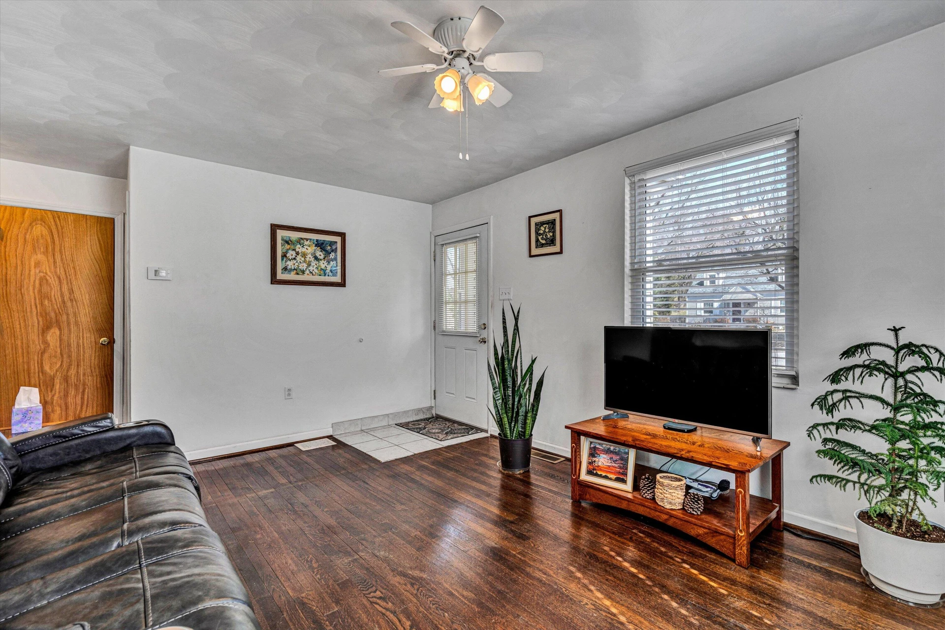 2011 Mountain AVE - Photo 4