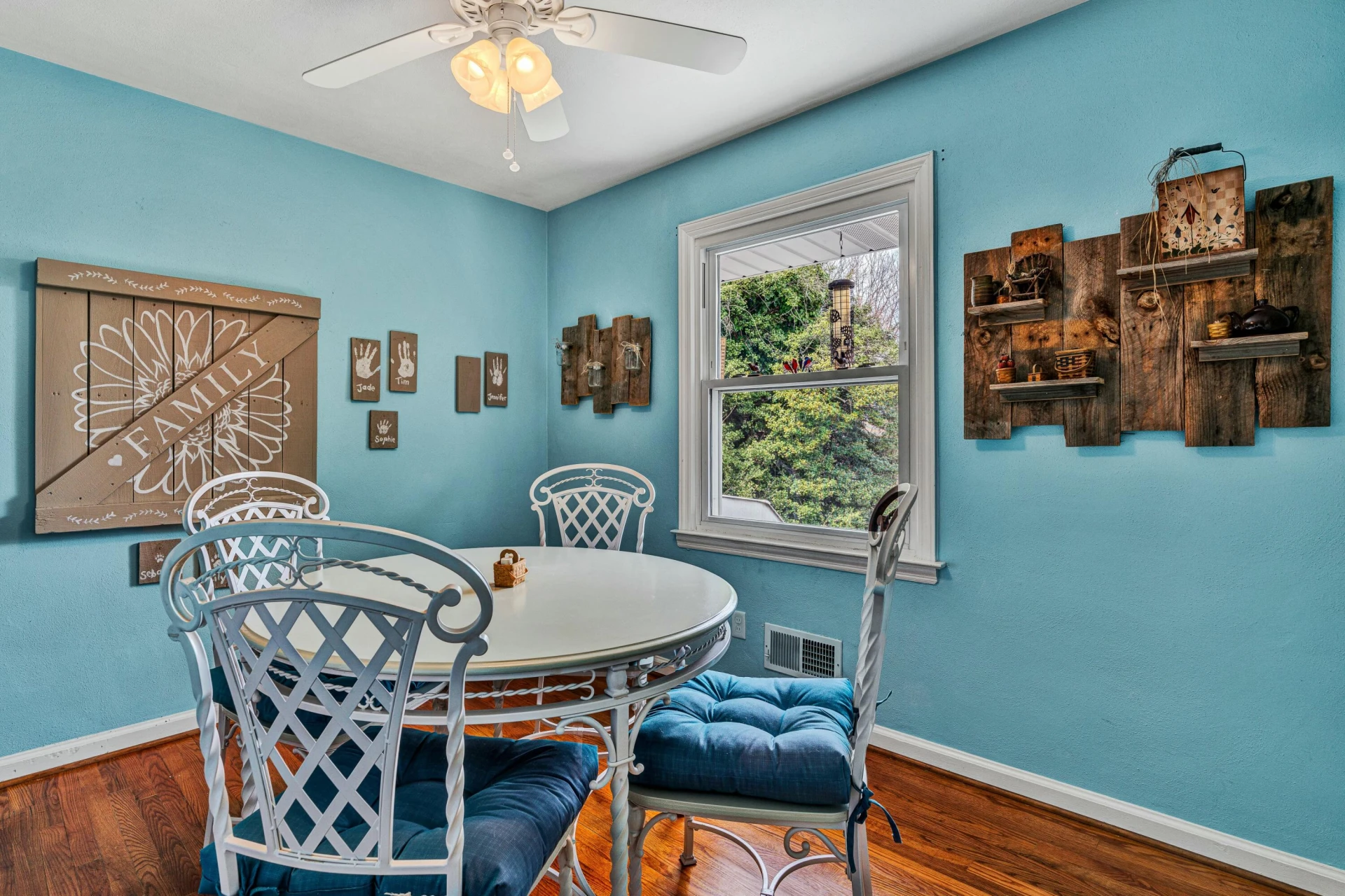 1723 Victoria ST - Photo 12