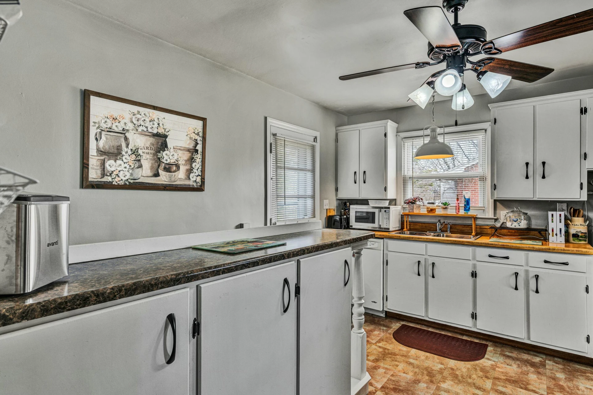 1723 Victoria ST - Photo 13