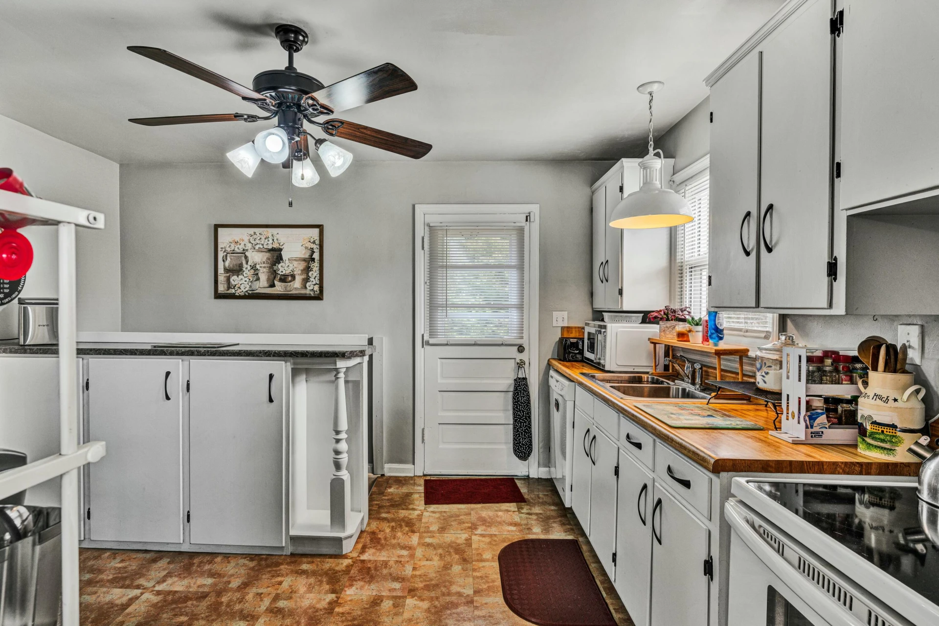 1723 Victoria ST - Photo 14
