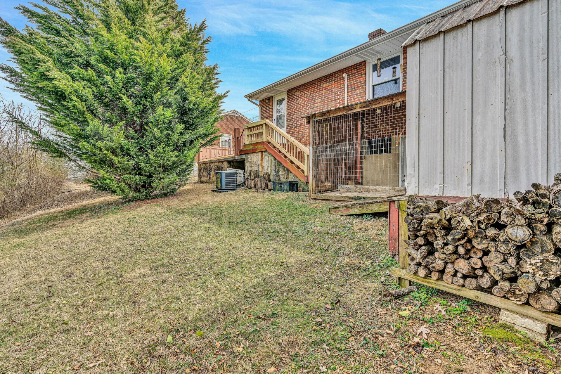 1723 Victoria ST - Photo 28