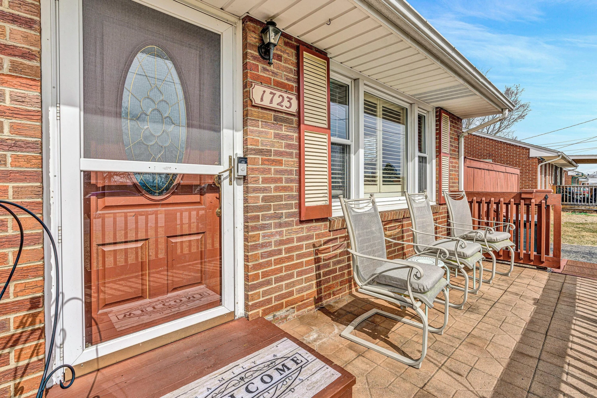 1723 Victoria ST - Photo 3