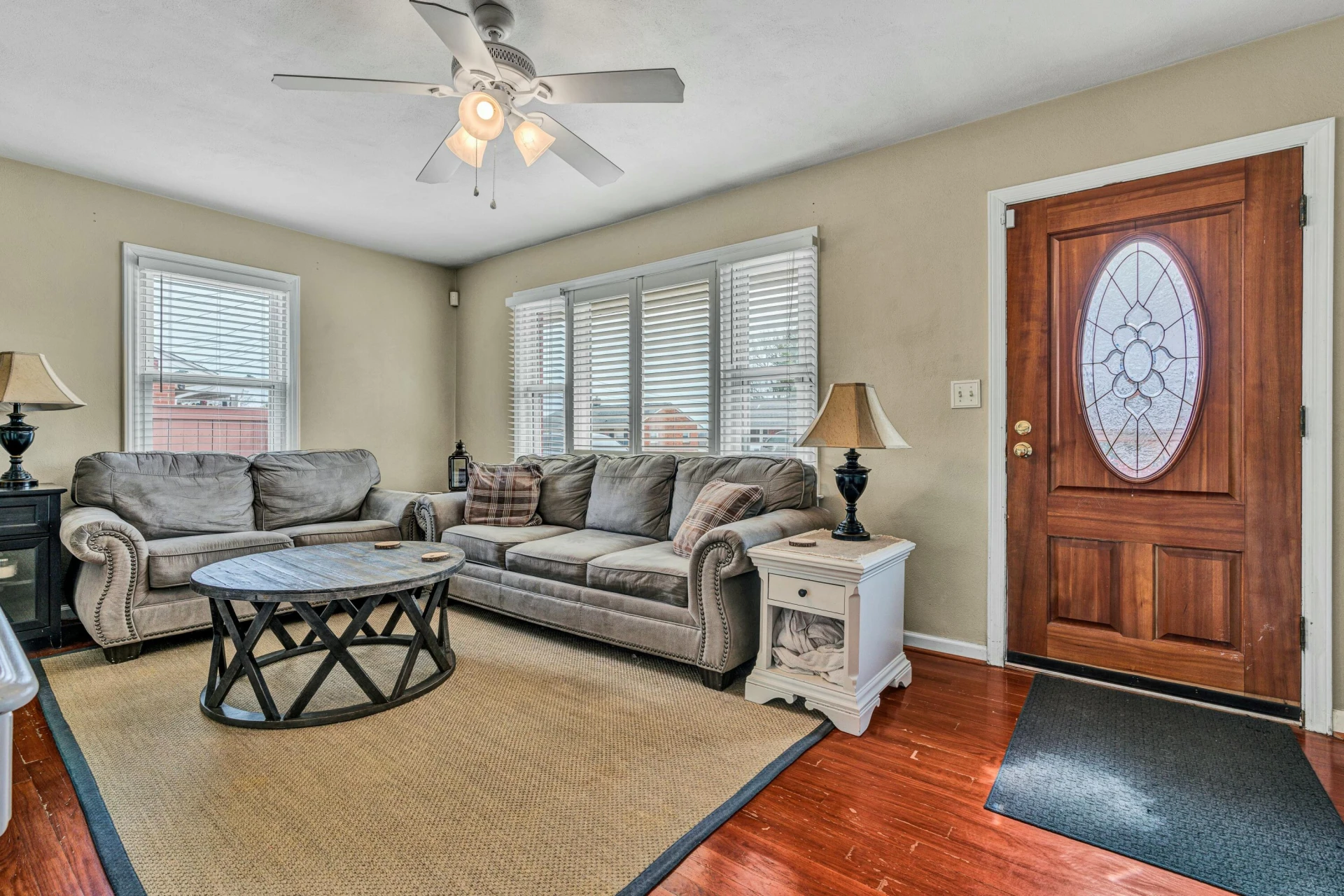 1723 Victoria ST - Photo 4