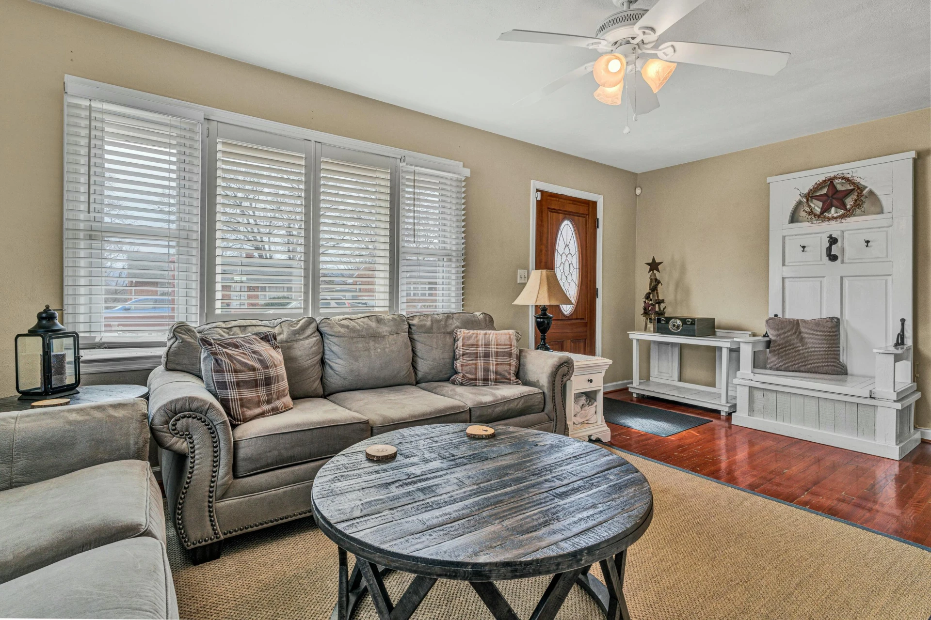 1723 Victoria ST - Photo 6