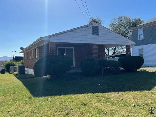 1910 Mercer AVE - Photo 2