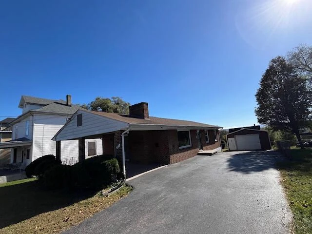 1910 Mercer AVE - Photo 3