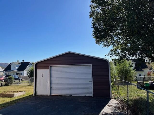 1910 Mercer AVE - Photo 4