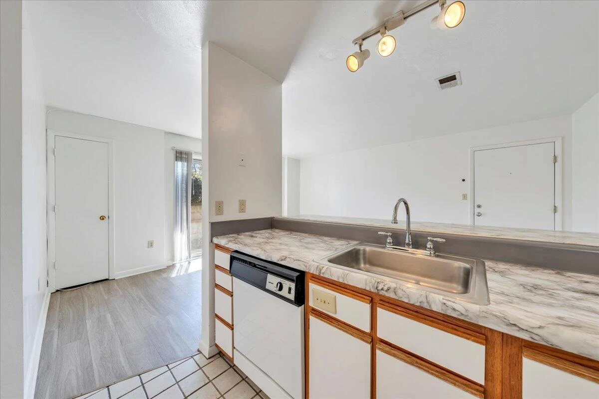 1215 Progress ST #D - Photo 10