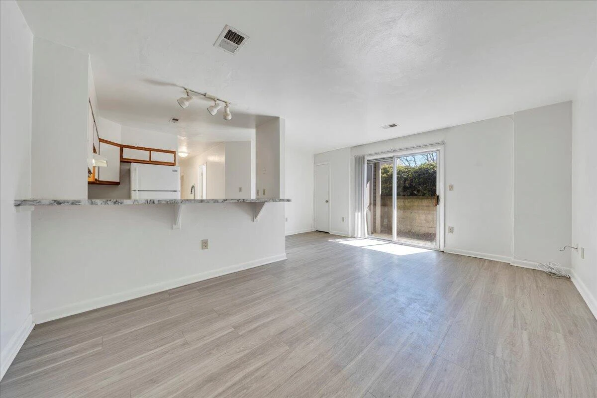 1215 Progress ST #D - Photo 4