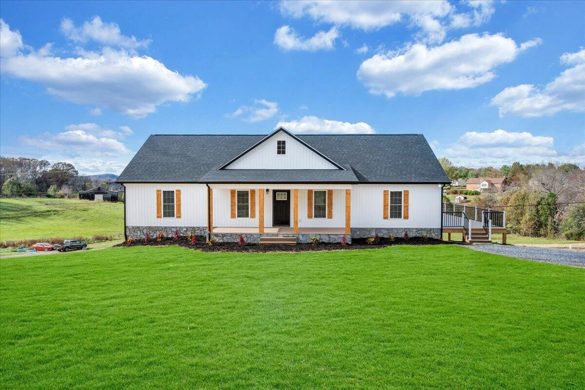 1211 Mill Iron RD