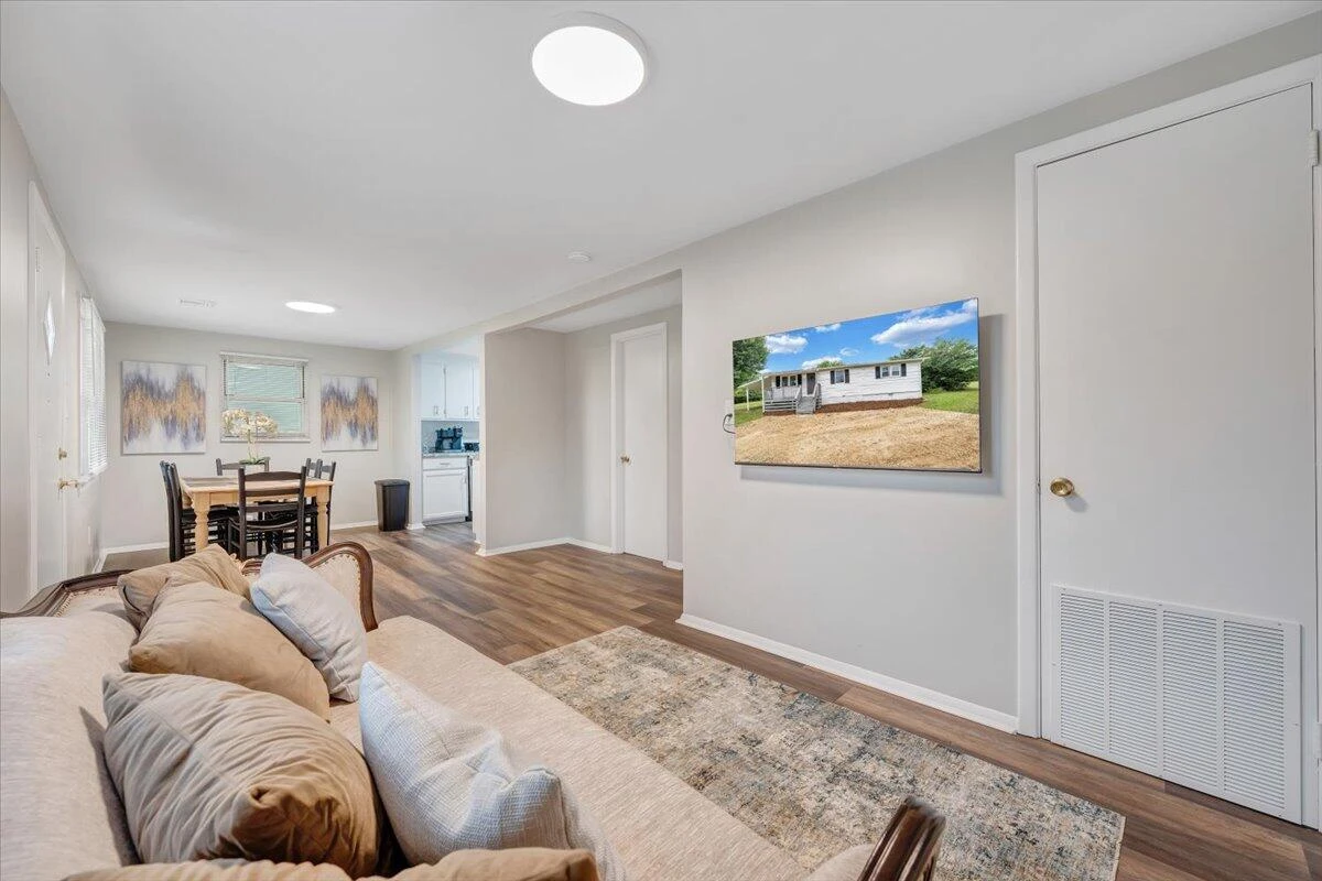 39 DAISY HILL LN - Photo 12