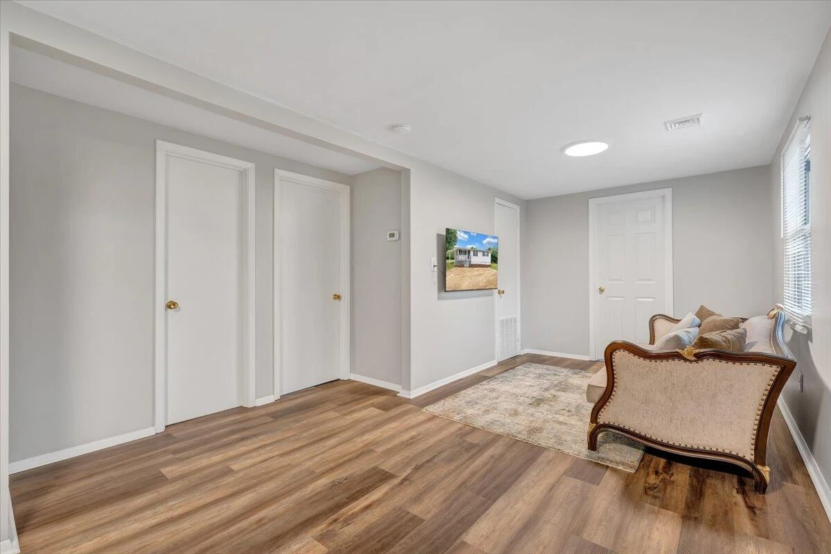 39 DAISY HILL LN - Photo 13