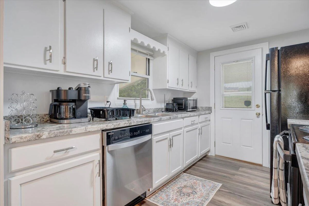 39 DAISY HILL LN - Photo 2