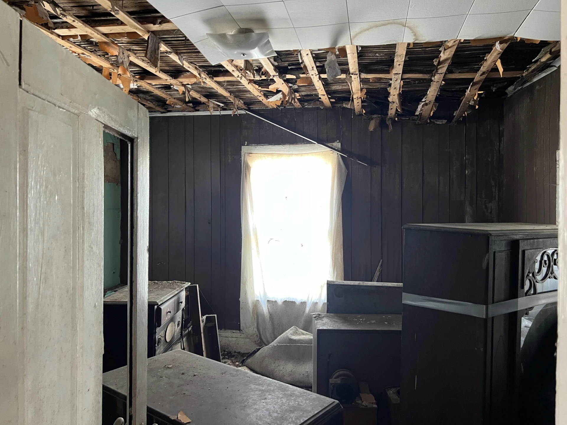 321 Pine ST - Photo 3