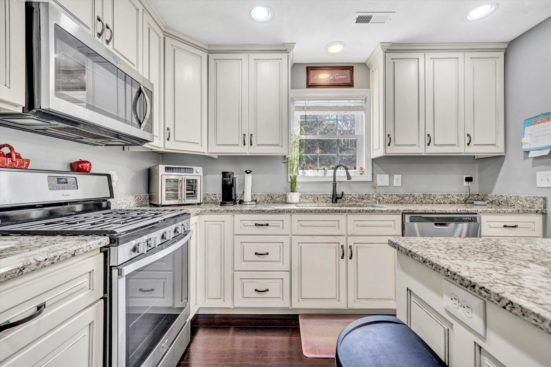 700 Bradford CIR - Photo 15