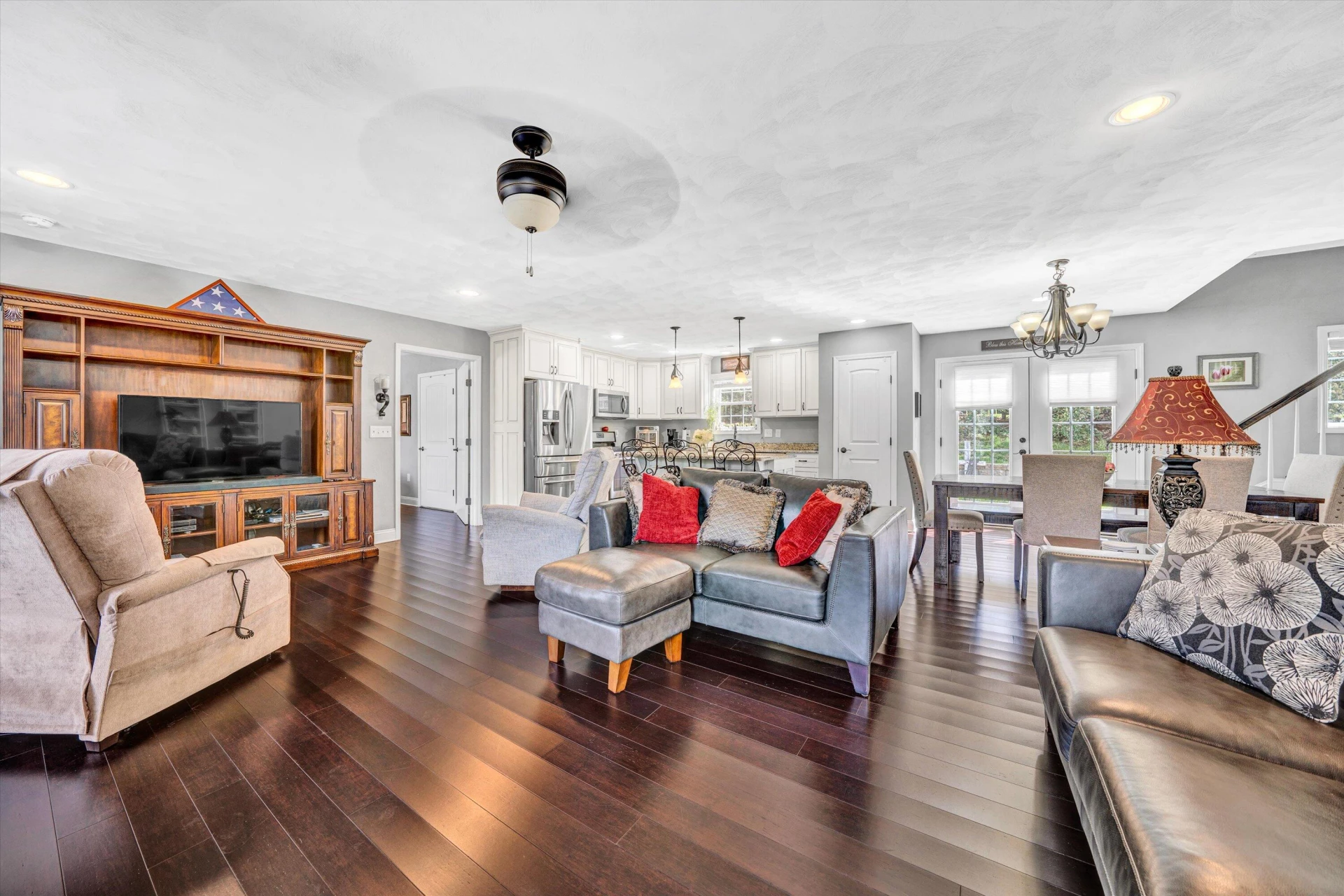 700 Bradford CIR - Photo 4