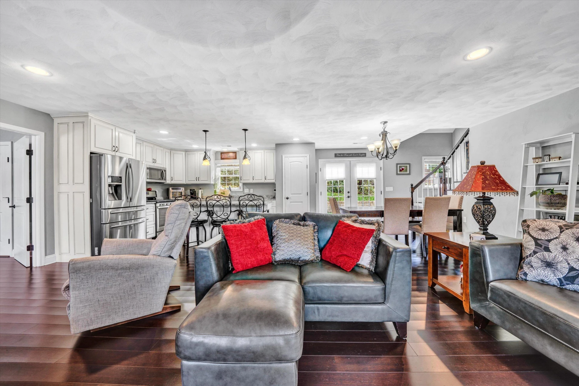 700 Bradford CIR - Photo 5