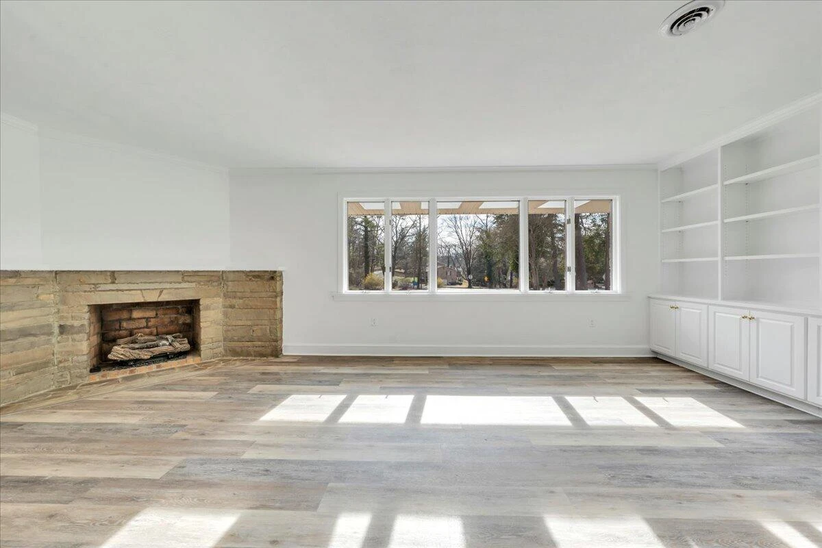 2104 Deyerle RD - Photo 12