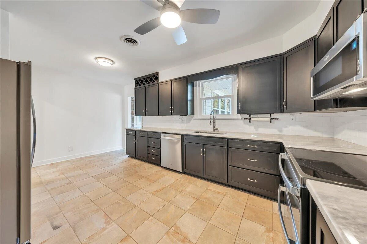 2104 Deyerle RD - Photo 16