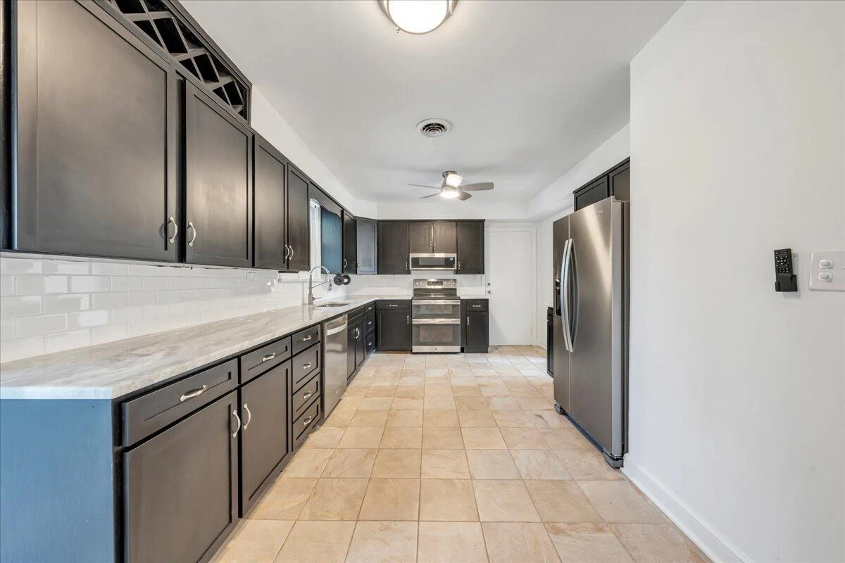 2104 Deyerle RD - Photo 18