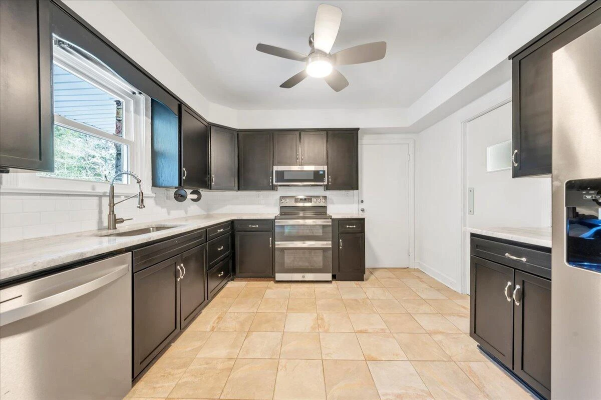 2104 Deyerle RD - Photo 19