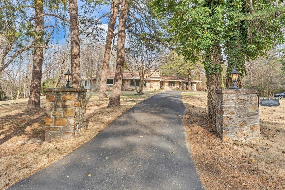 2104 Deyerle RD - Photo 2
