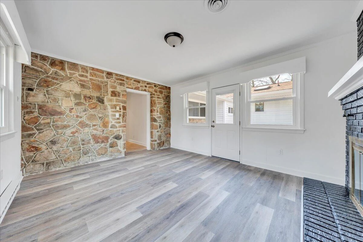 2104 Deyerle RD - Photo 25