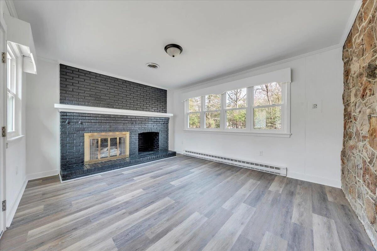 2104 Deyerle RD - Photo 26