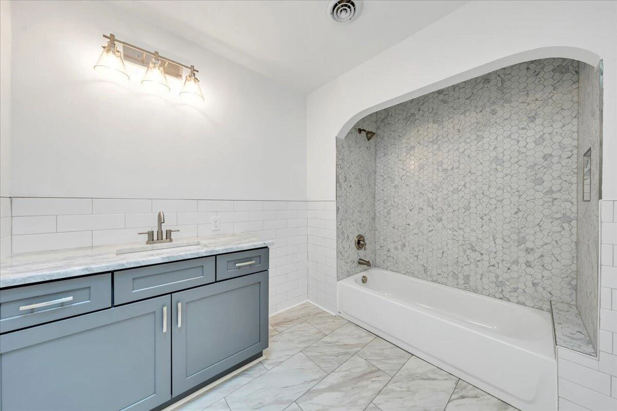 2104 Deyerle RD - Photo 27