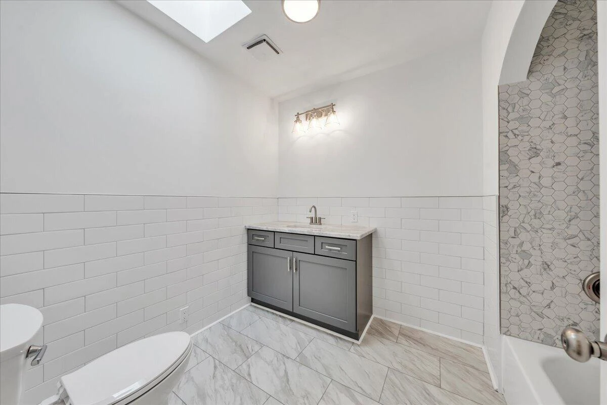 2104 Deyerle RD - Photo 29
