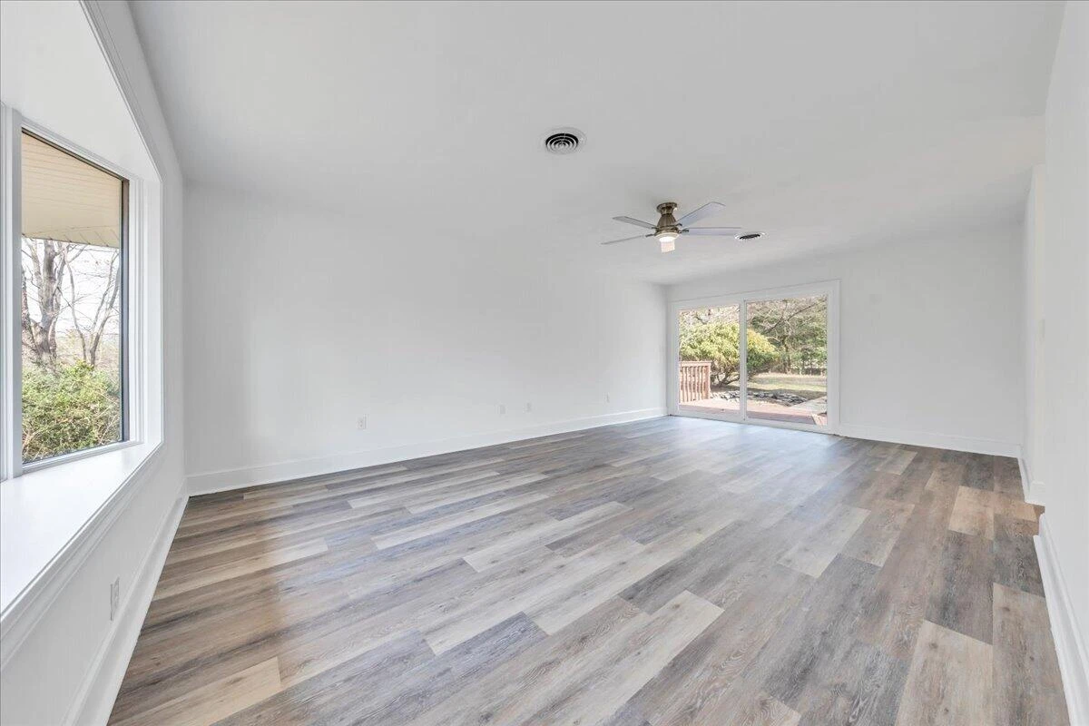 2104 Deyerle RD - Photo 37