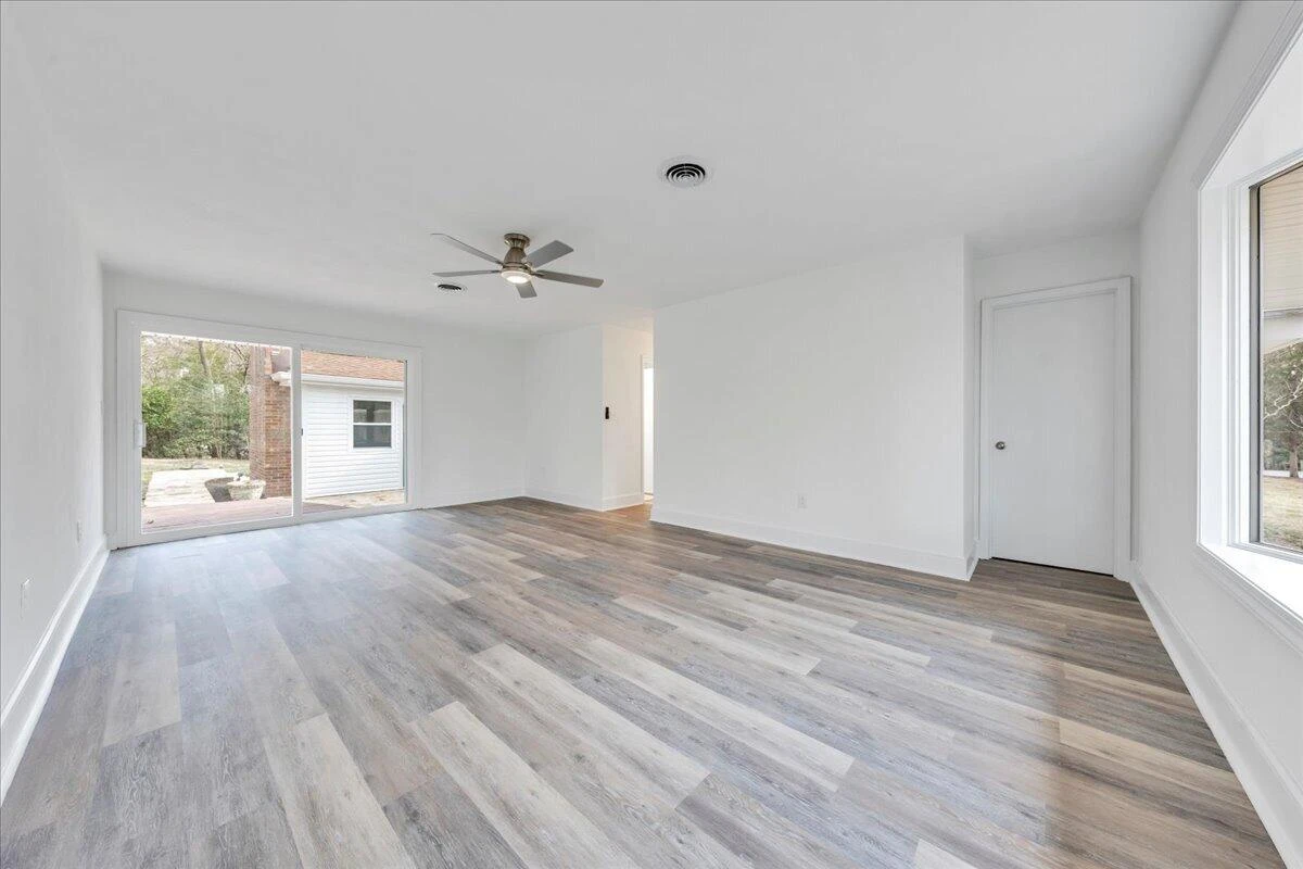2104 Deyerle RD - Photo 38