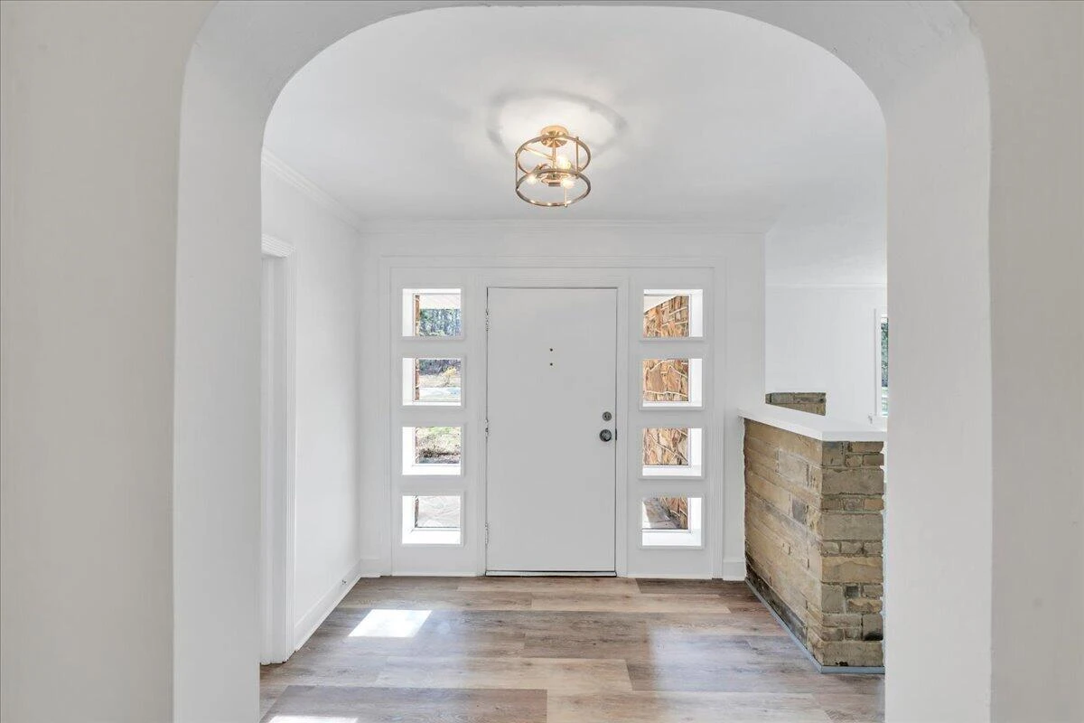 2104 Deyerle RD - Photo 8
