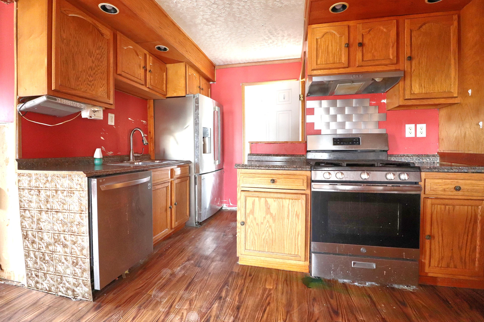 715 Giles ST - Photo 9