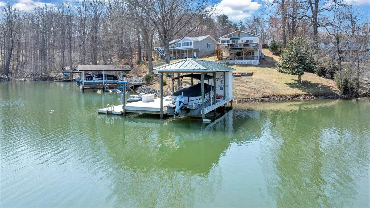 308 HILLTOP DR