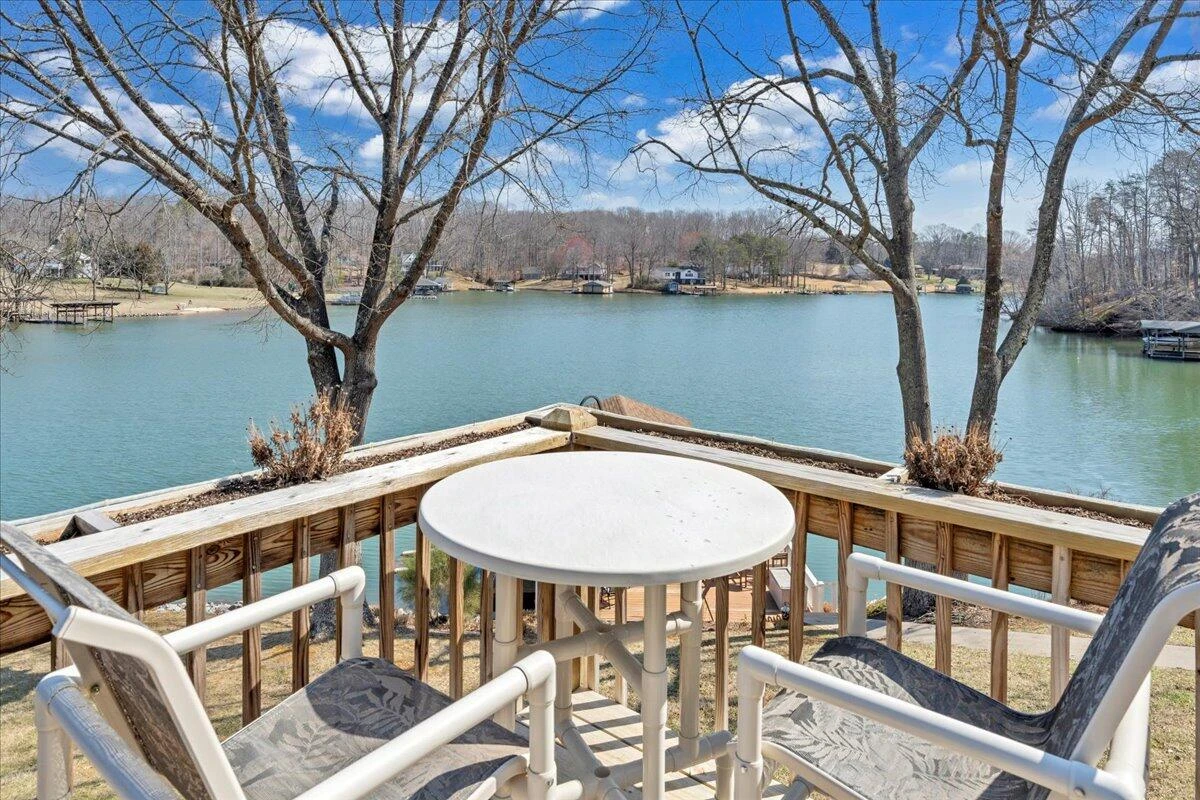 308 HILLTOP DR - Photo 10