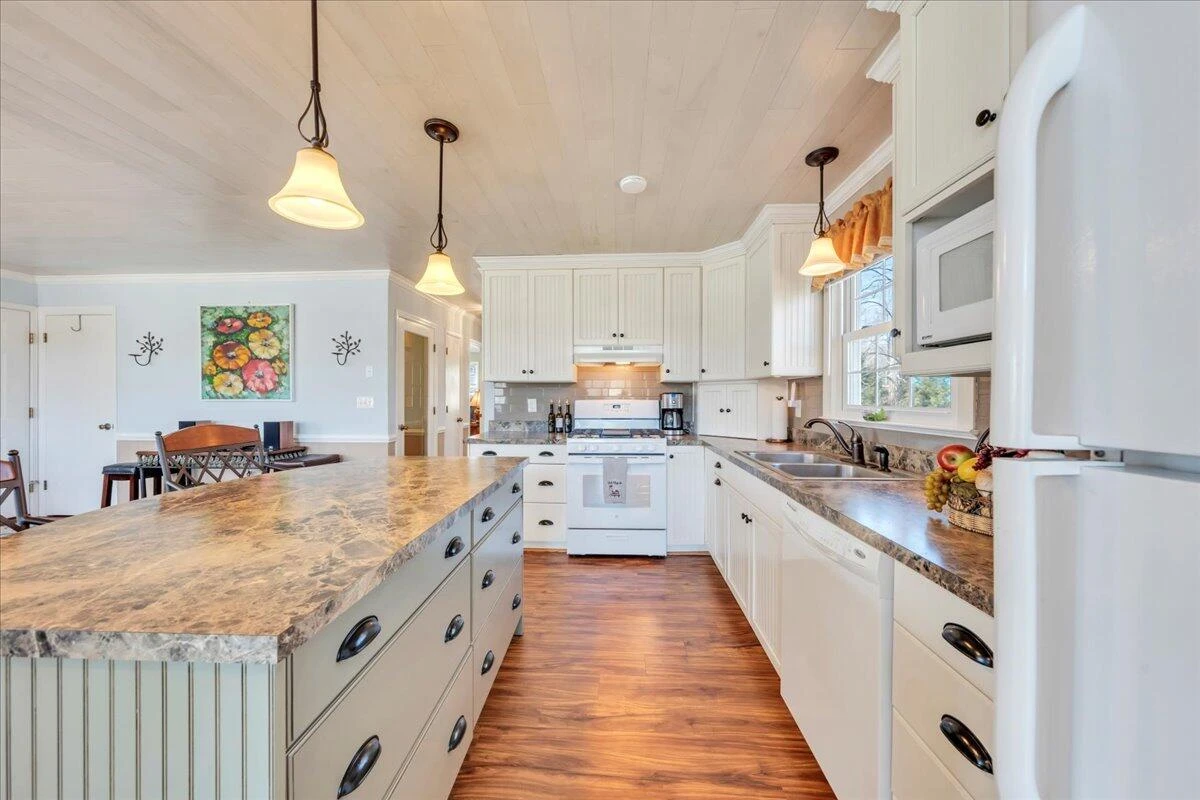 308 HILLTOP DR - Photo 22